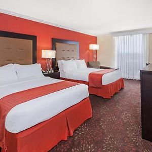 Standard Queen Room Two Queen Beds Mobility Accessible Tub